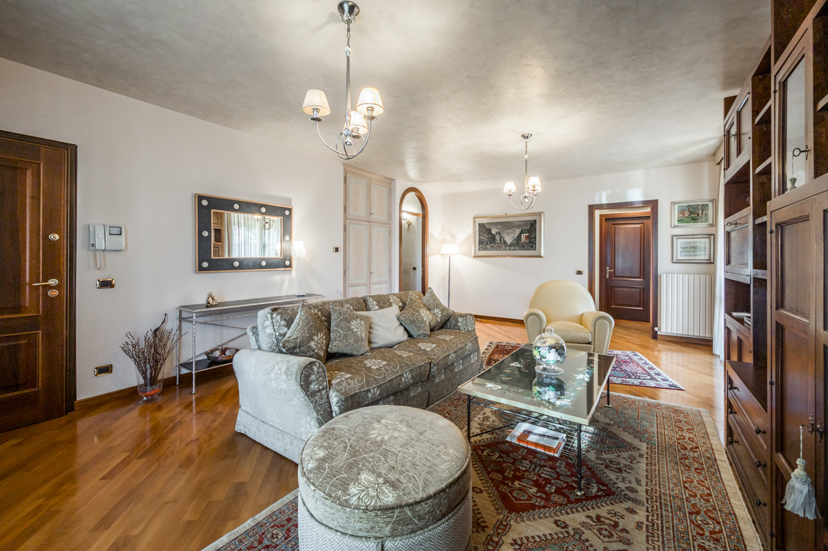 Foto 1 di 39 - Appartamento in vendita a Modena