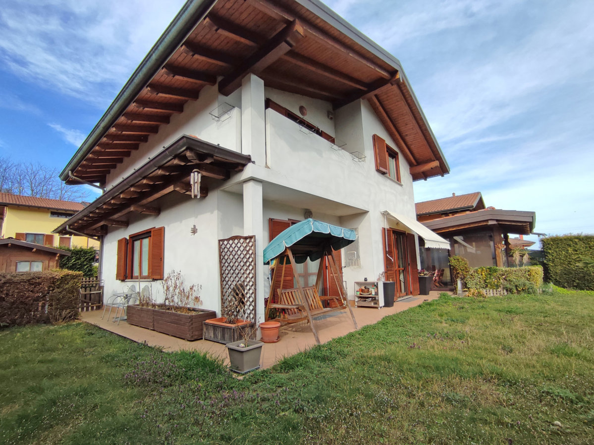 Foto 19 di 20 - Villa in vendita a Comignago