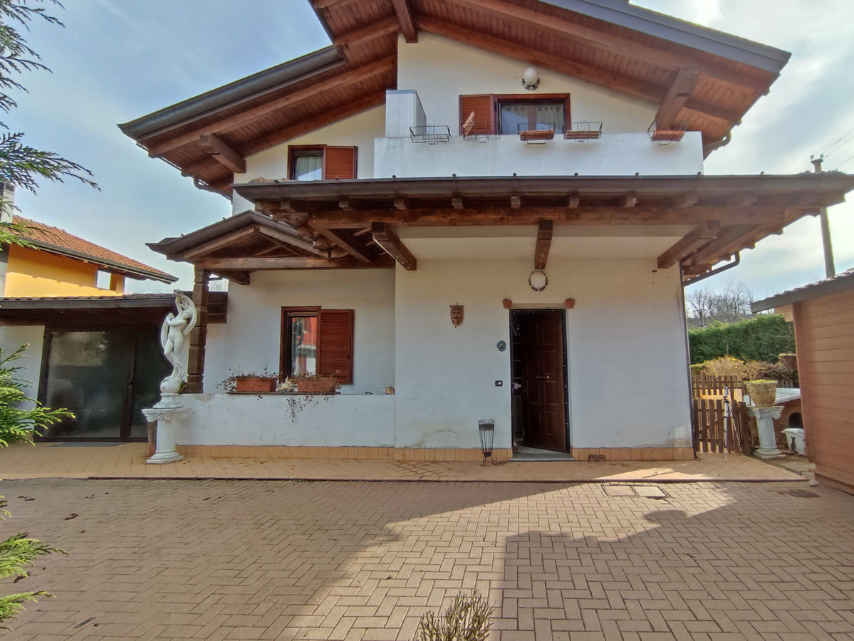 Foto 18 di 20 - Villa in vendita a Comignago