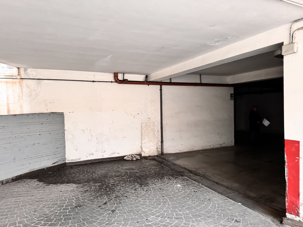 Foto 7 di 13 - Garage in vendita a Angri