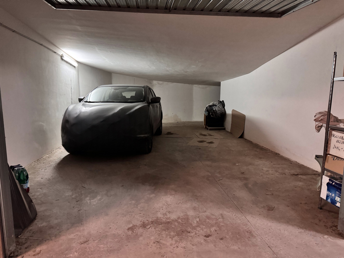 Foto 13 di 13 - Garage in vendita a Angri
