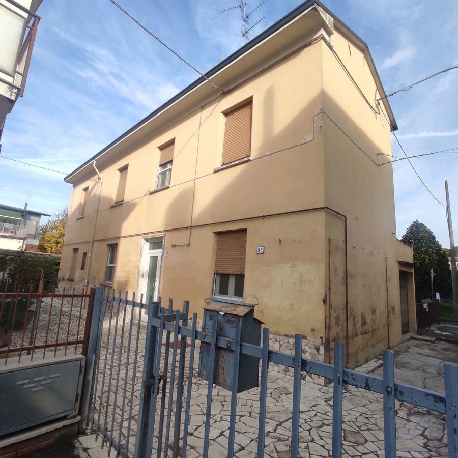 Foto 1 di 6 - Casa indipendente in vendita a Faenza