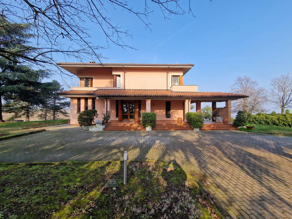 Foto 1 di 26 - Villa in vendita a Monte San Pietro