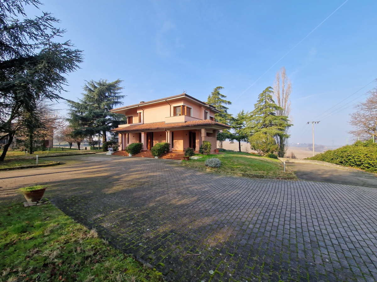 Foto 2 di 26 - Villa in vendita a Monte San Pietro