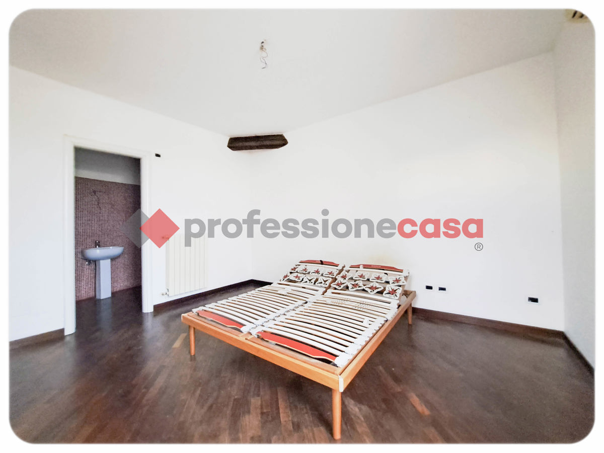 Foto 9 di 25 - Appartamento in vendita a Livorno