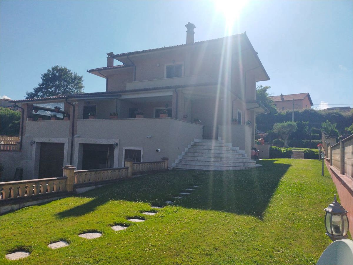 Foto 10 di 21 - Villa in vendita a Oricola