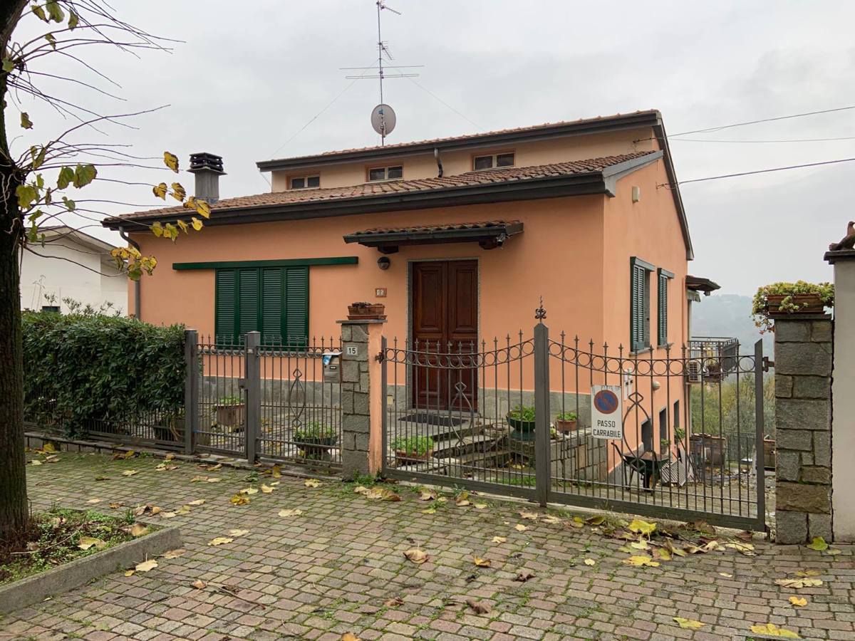 Foto 2 di 16 - Villa in vendita a Castana