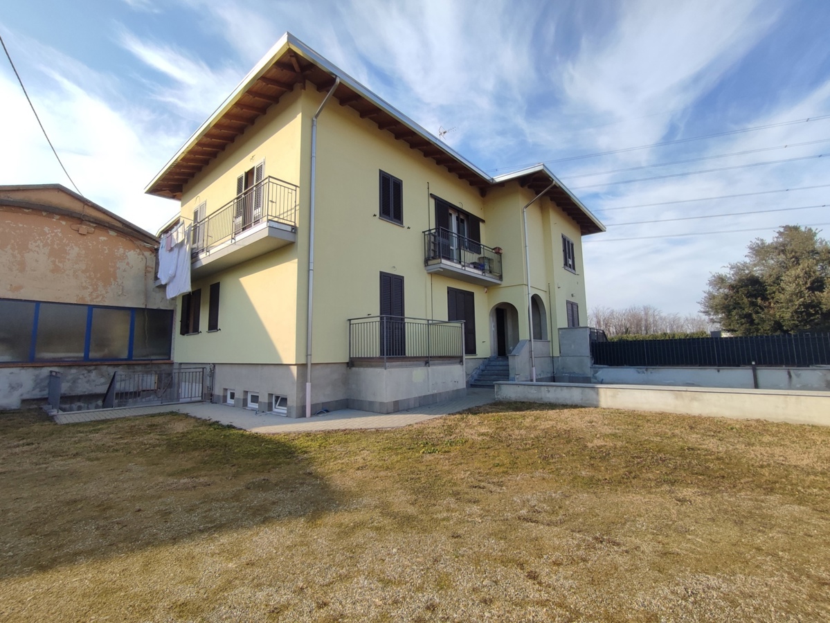 Foto 13 di 14 - Appartamento in vendita a Castelletto Sopra Ticino