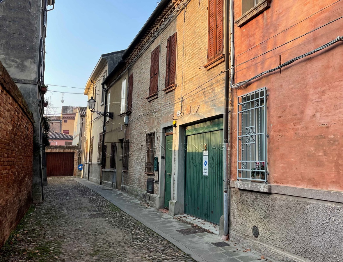 Foto 1 di 5 - Casa indipendente in vendita a Ferrara
