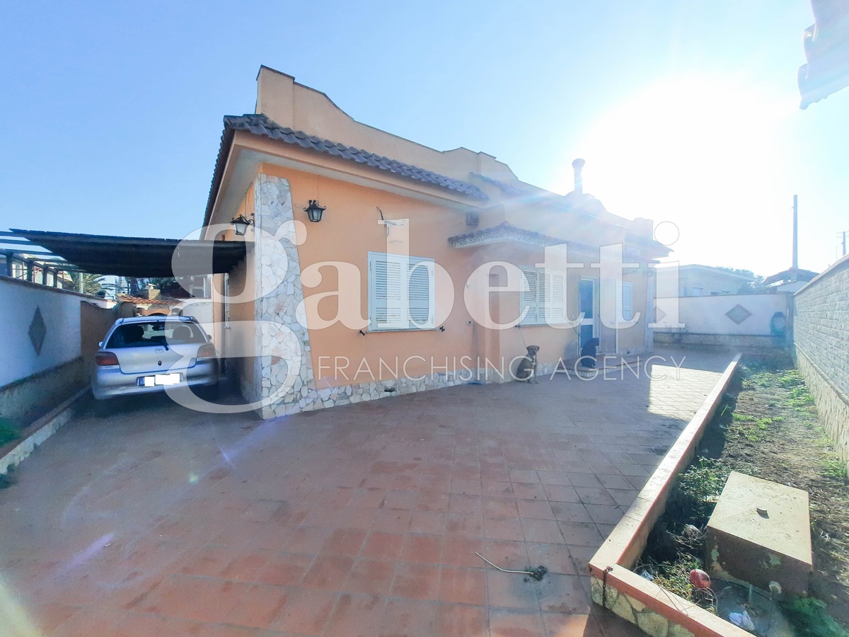 Foto 2 di 20 - Villa in vendita a Castel Volturno