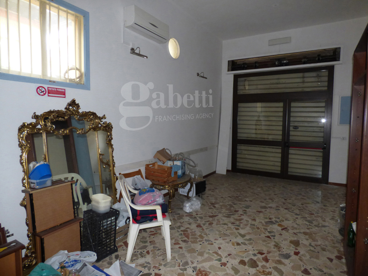 Foto 5 di 5 - Negozio in affitto a Bagheria