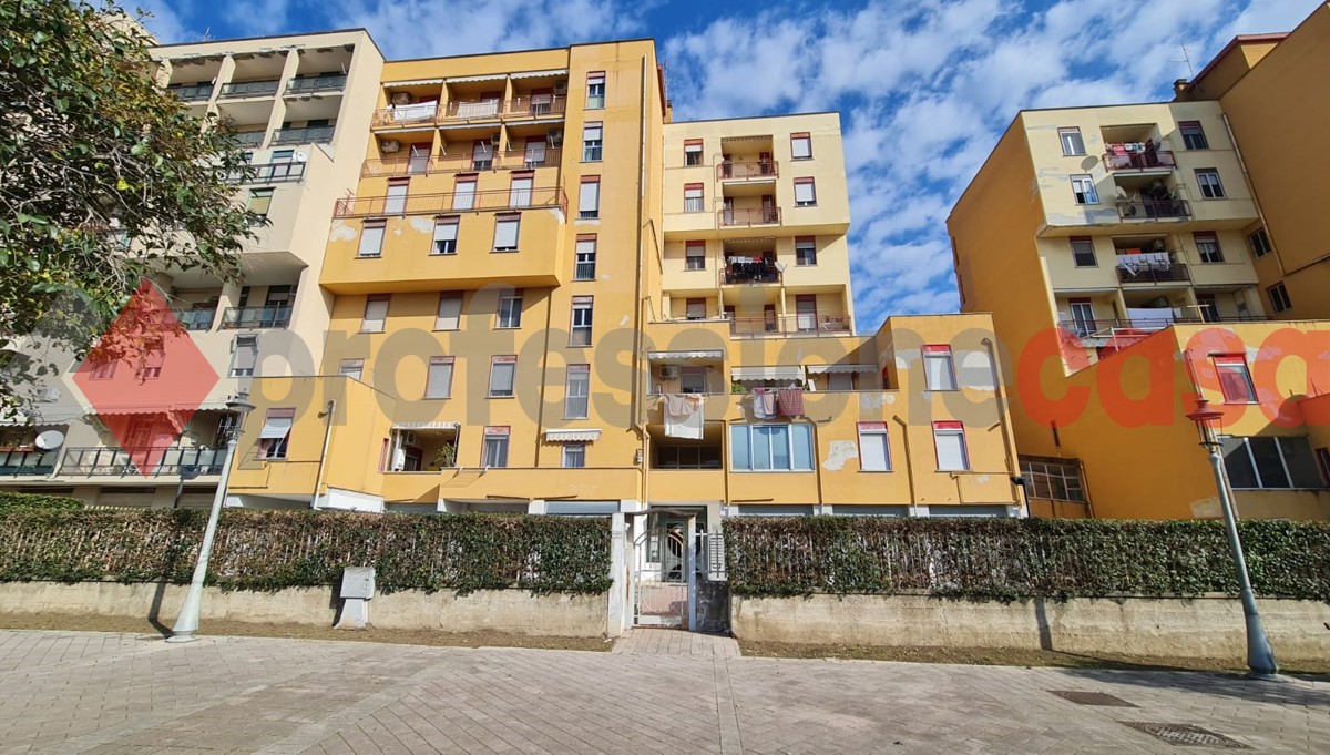 Foto 1 di 30 - Appartamento in vendita a Salerno