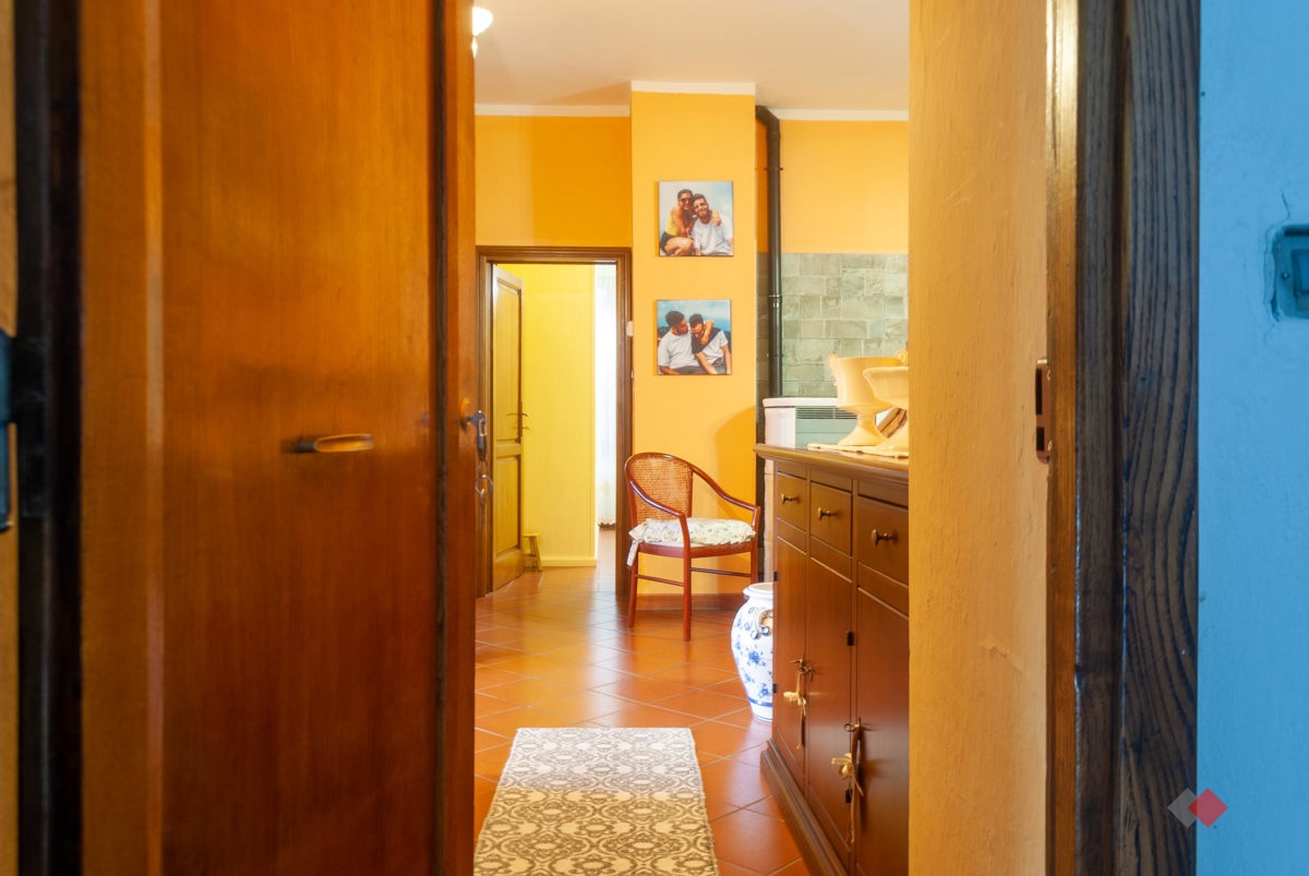 Foto 2 di 32 - Appartamento in vendita a Camporgiano