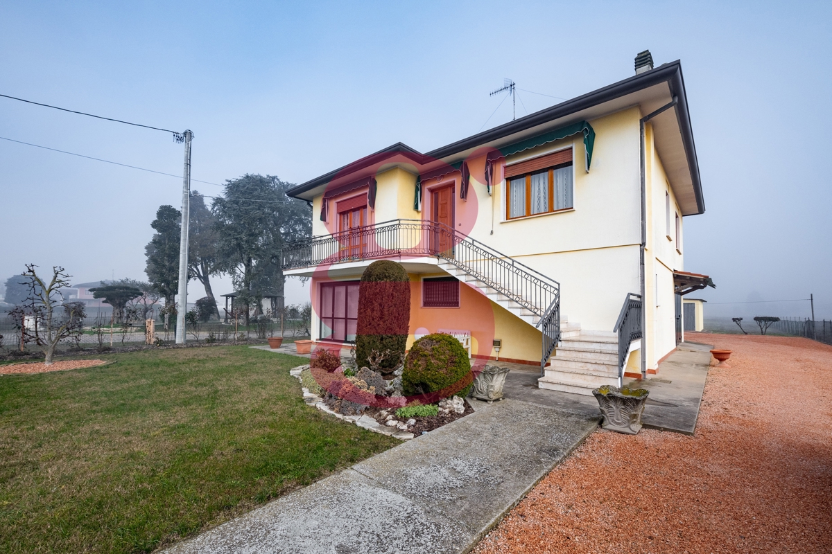 Foto 16 di 18 - Villa in vendita a Pozzonovo