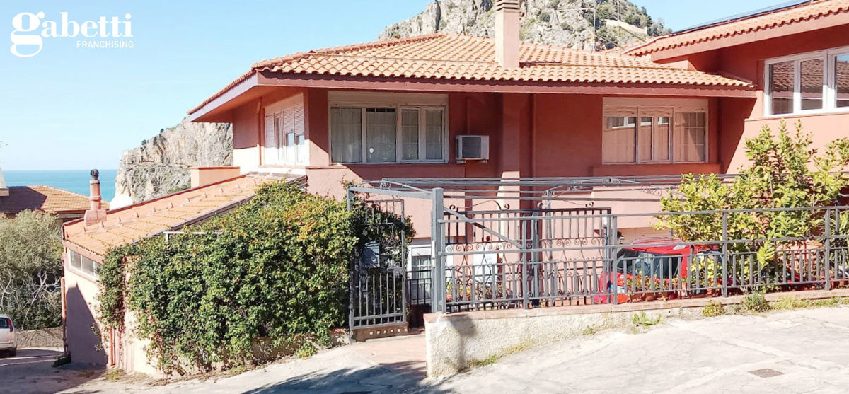 Foto 1 di 26 - Villa a schiera in vendita a Cefalu