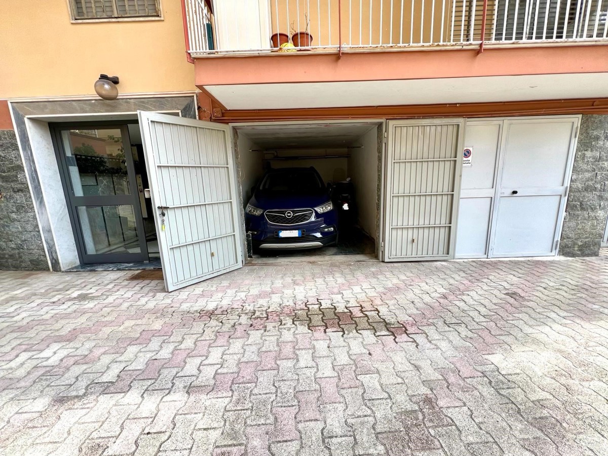 Foto 3 di 5 - Garage in vendita a Pozzuoli