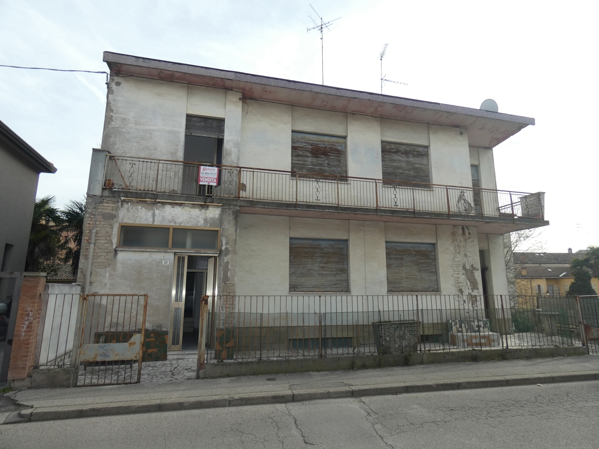Foto 1 di 19 - Casa indipendente in vendita a Ravenna