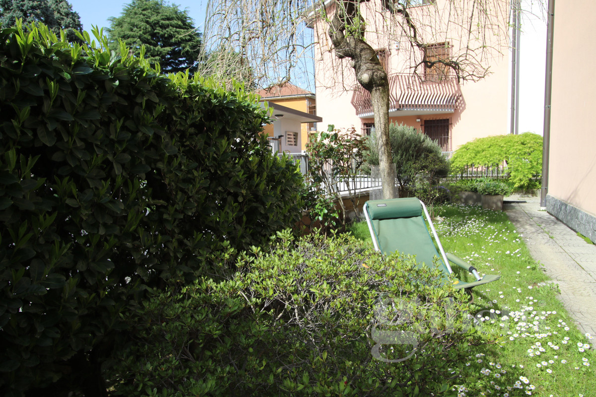 Foto 3 di 49 - Villa a schiera in vendita a Busto Arsizio