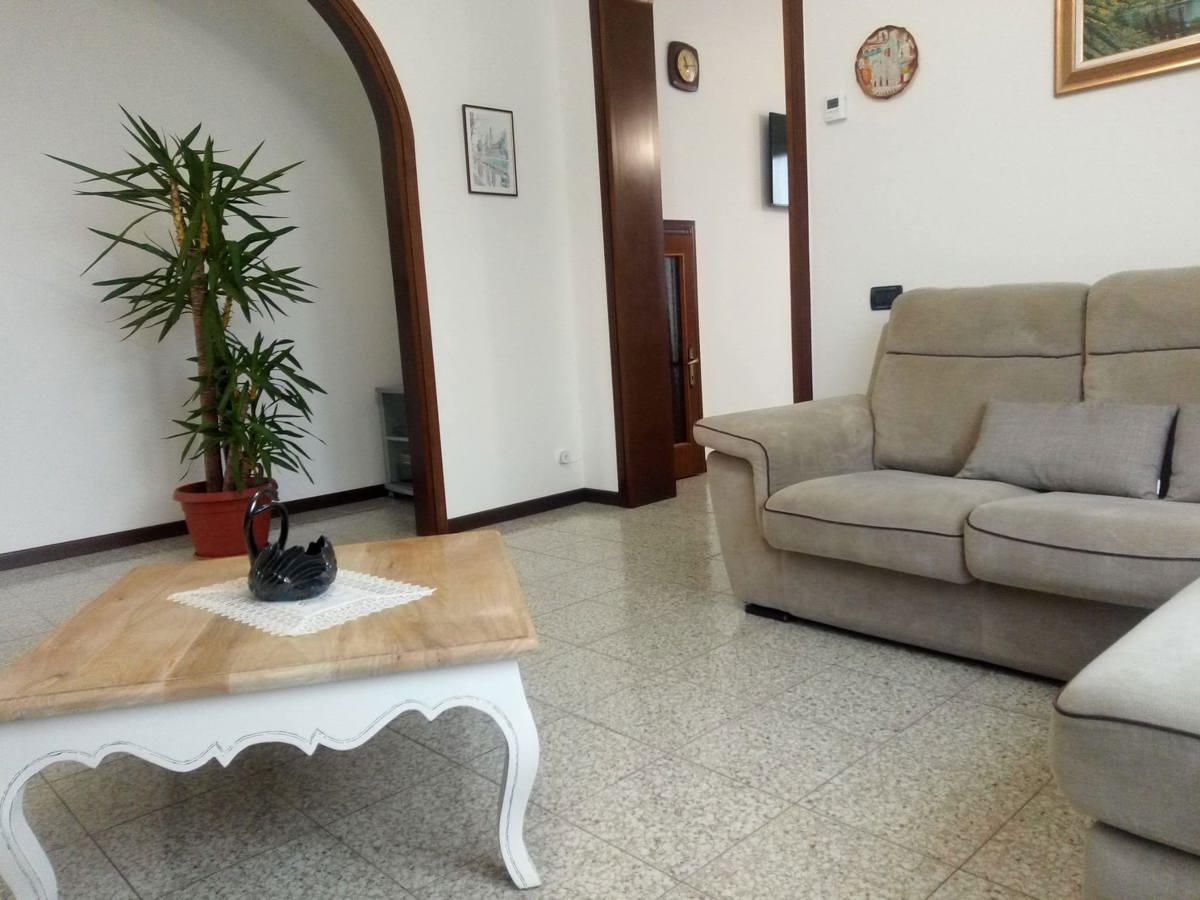 Foto 1 di 26 - Villa a schiera in vendita a Chioggia