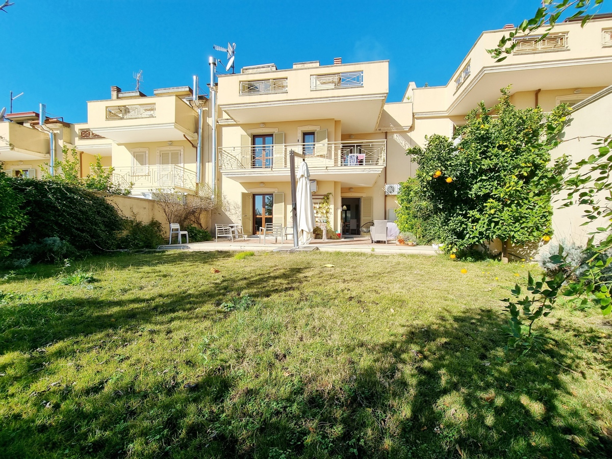 Foto 1 di 54 - Villa in vendita a Caserta