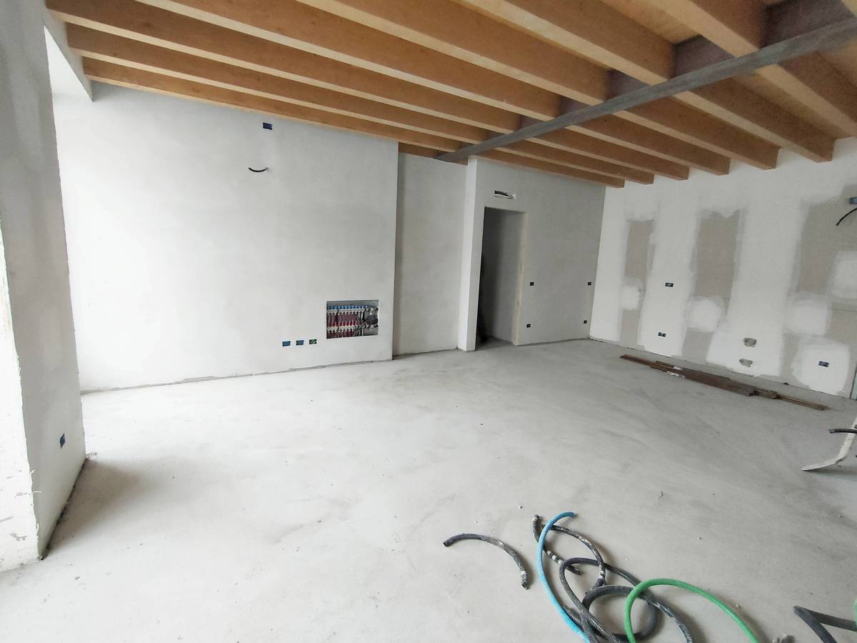 Foto 2 di 11 - Appartamento in vendita a Besana in Brianza