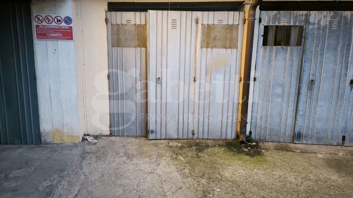 Foto 1 di 8 - Garage in vendita a Follonica