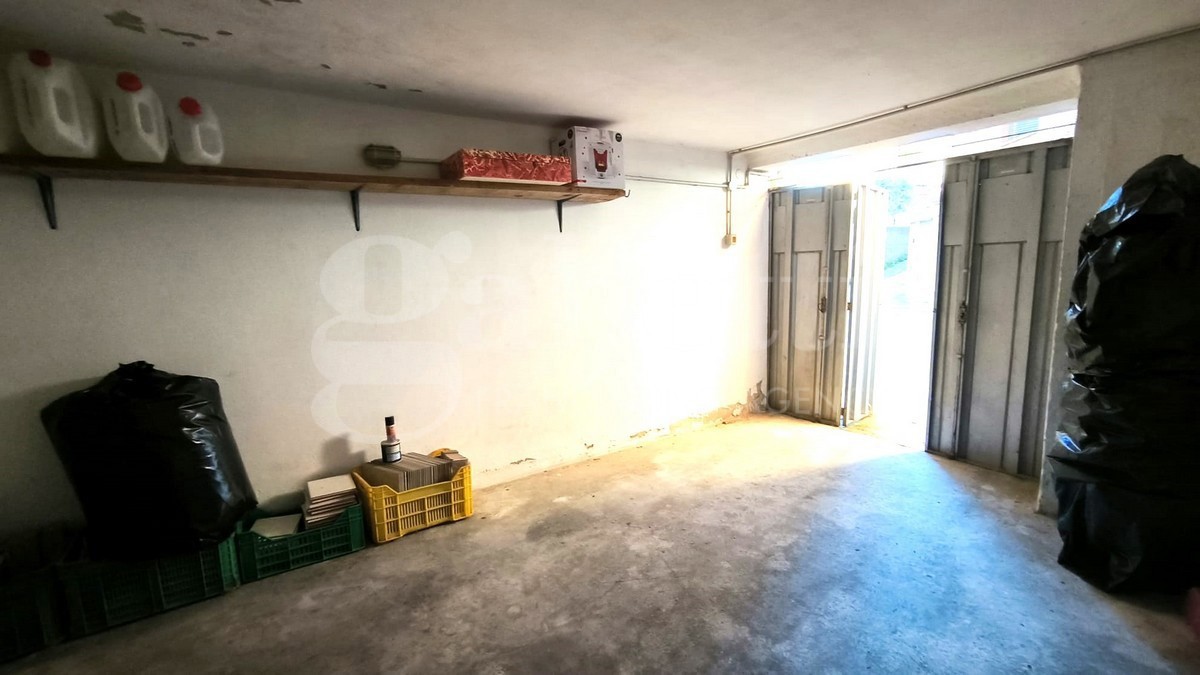 Foto 3 di 8 - Garage in vendita a Follonica