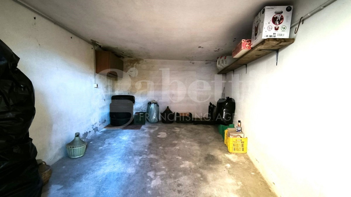 Foto 7 di 8 - Garage in vendita a Follonica