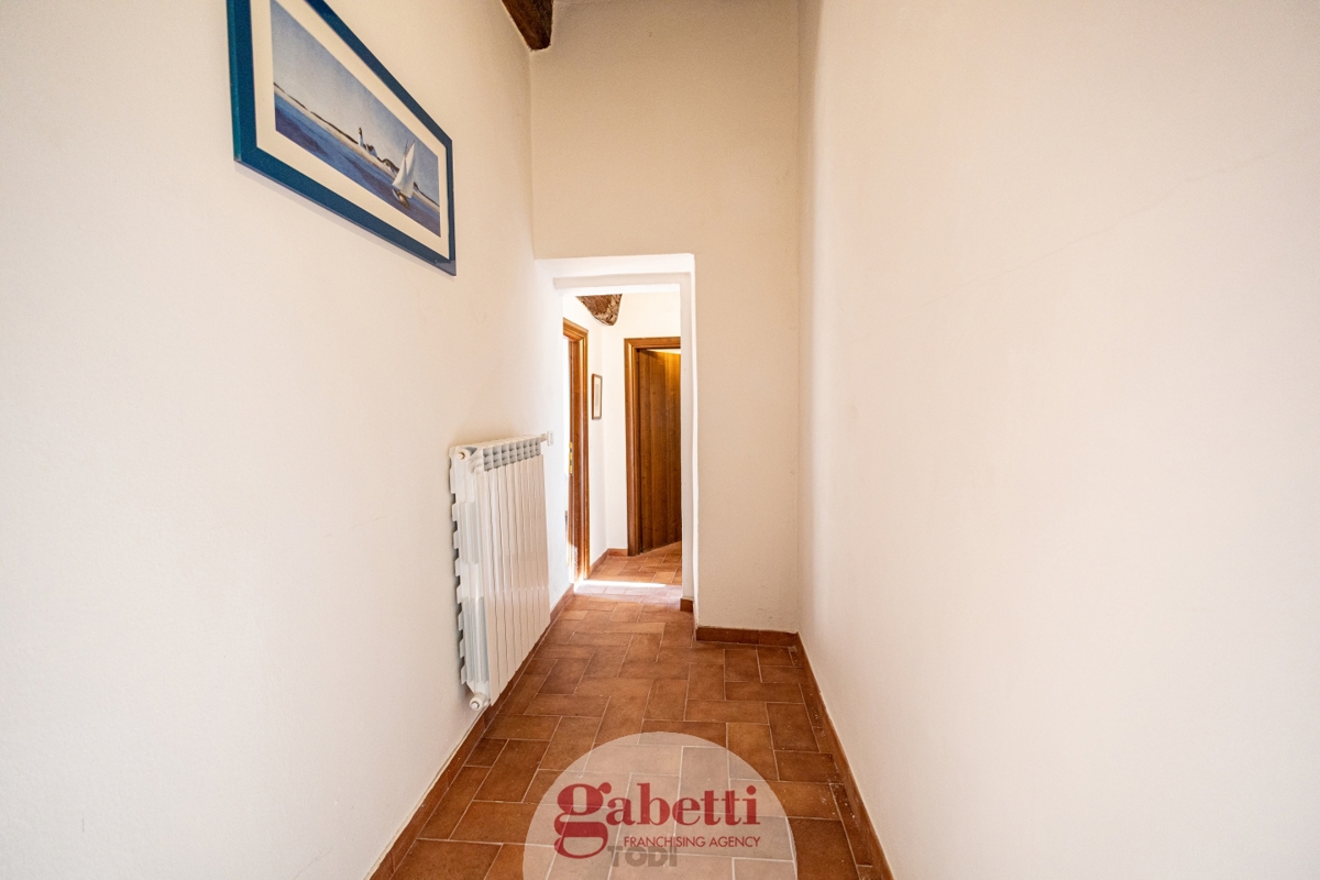Foto 11 di 19 - Appartamento in affitto a Todi