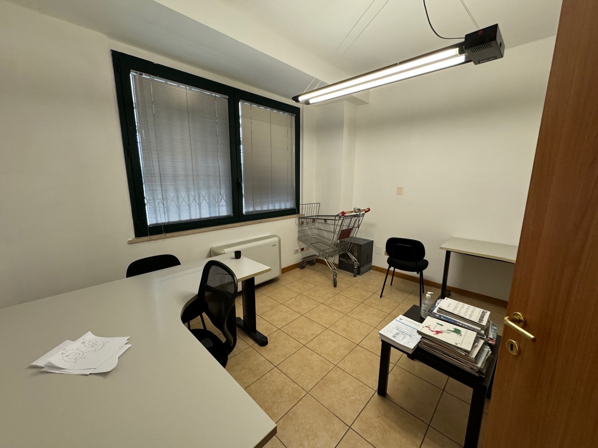 Foto 5 di 31 - Ufficio in vendita a Terni
