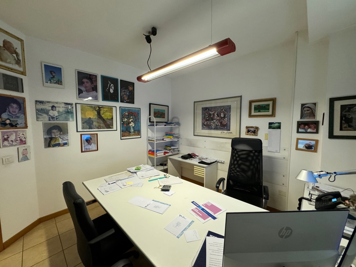 Foto 18 di 31 - Ufficio in vendita a Terni