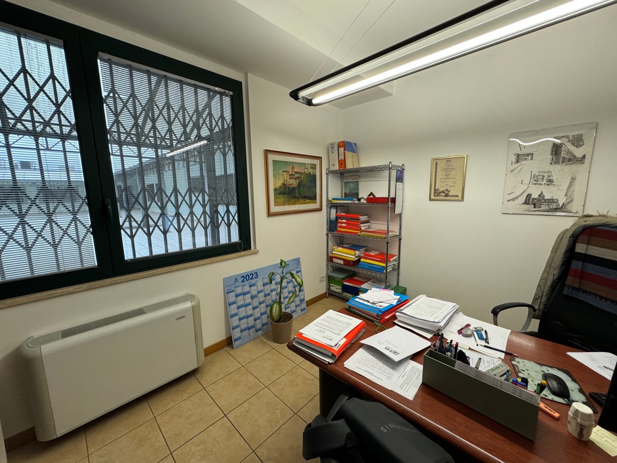Foto 16 di 31 - Ufficio in vendita a Terni