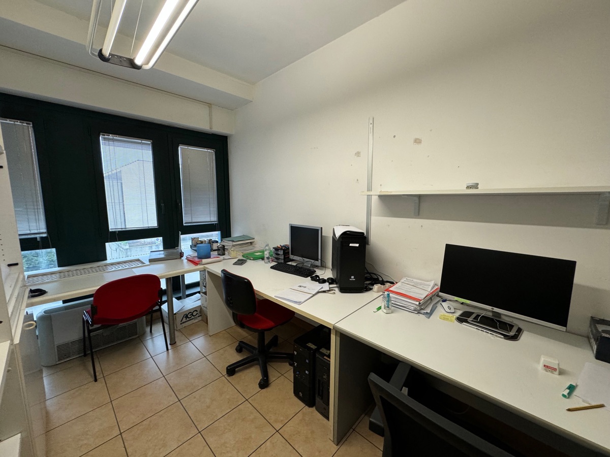 Foto 10 di 31 - Ufficio in vendita a Terni