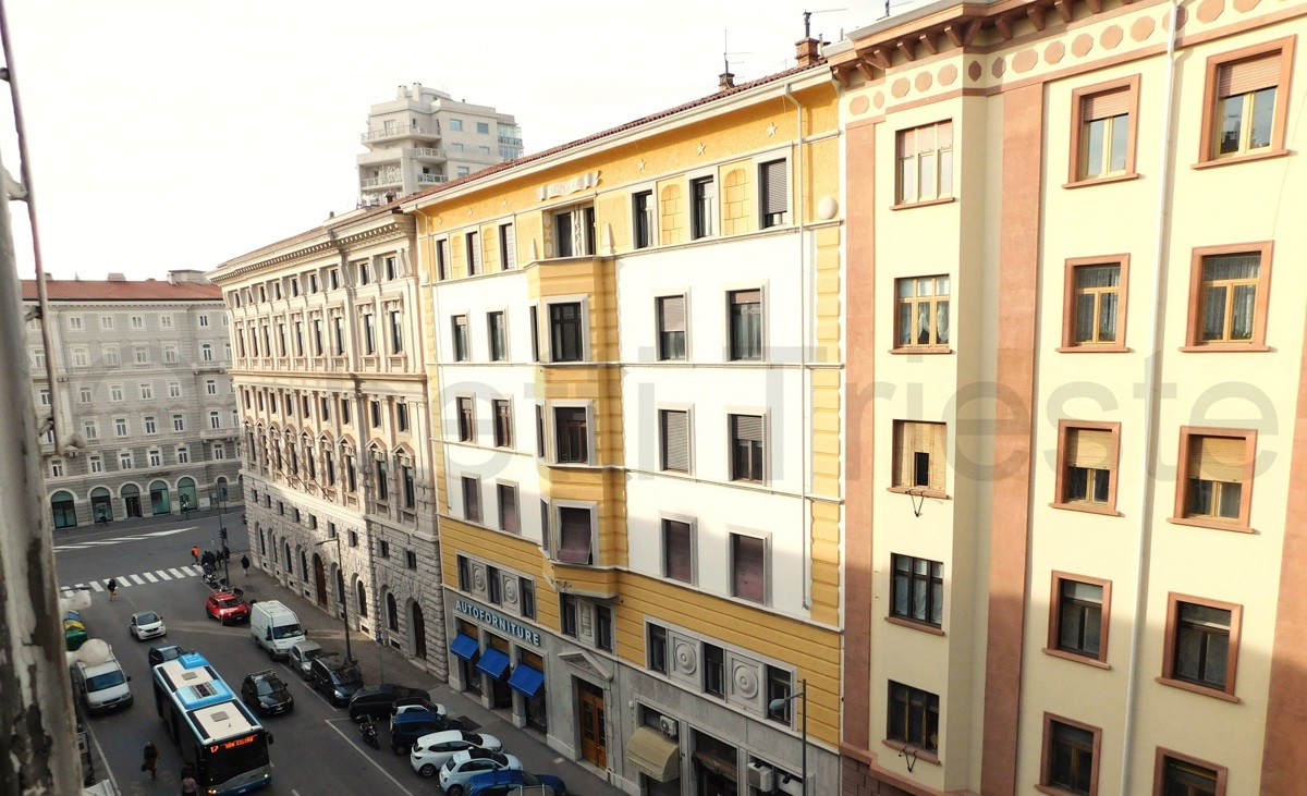 Foto 10 di 11 - Appartamento in vendita a Trieste