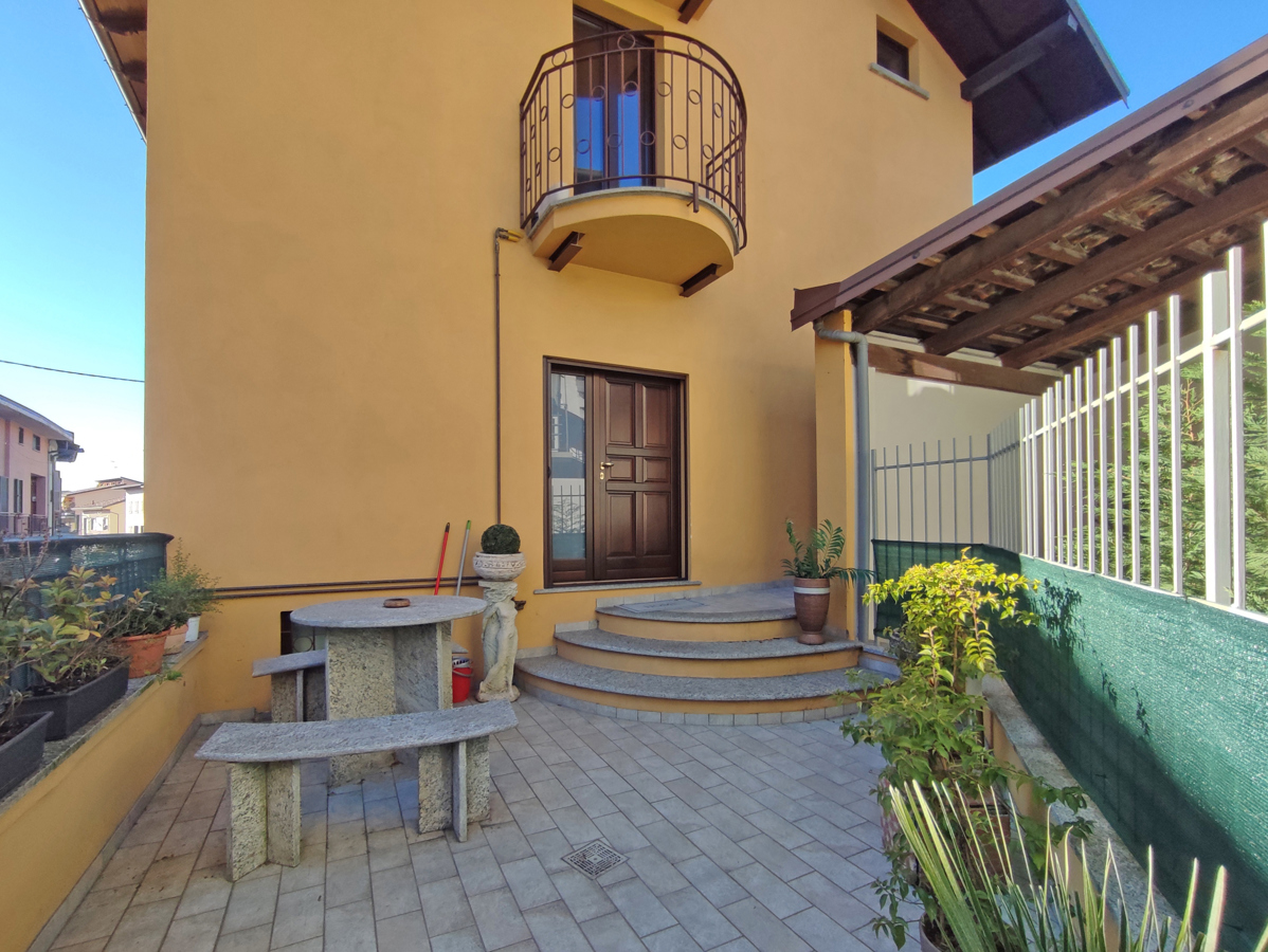 Foto 1 di 17 - Appartamento in vendita a Oleggio Castello