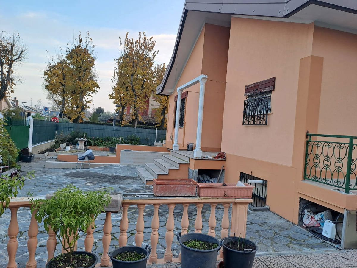 Foto 1 di 7 - Villa in vendita a Trezzano sul Naviglio