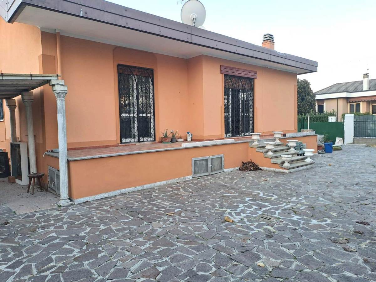 Foto 2 di 7 - Villa in vendita a Trezzano sul Naviglio