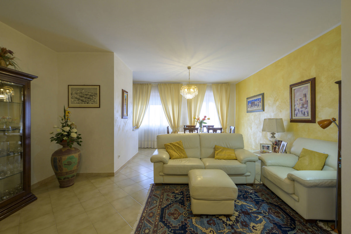 Foto 2 di 19 - Appartamento in vendita a Gubbio