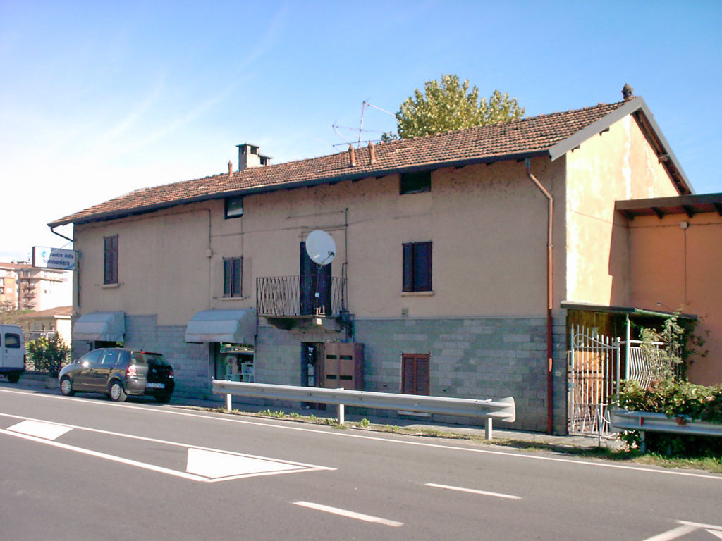 Foto 1 di 10 - Casa indipendente in vendita a Dormelletto