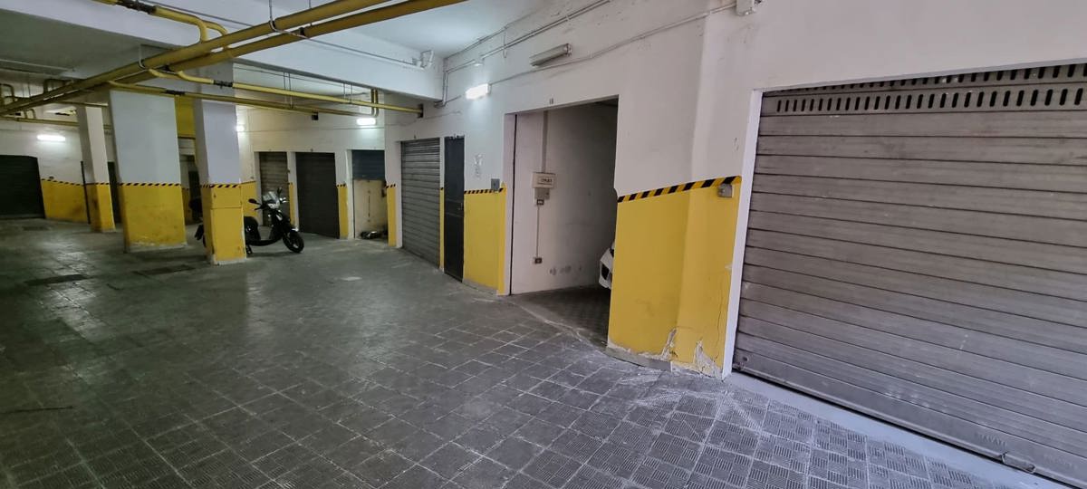 Foto 4 di 11 - Garage in vendita a Napoli