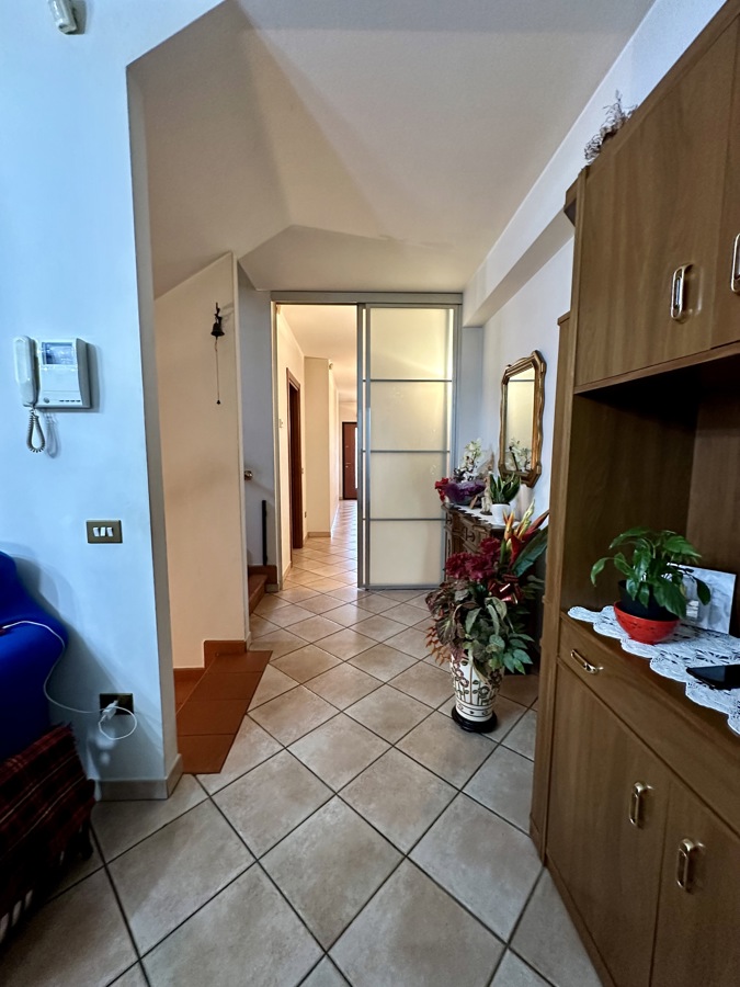 Foto 2 di 52 - Villa in vendita a Prato