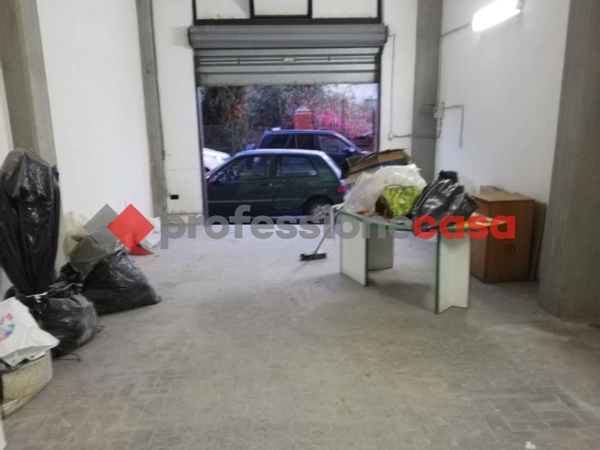 Foto 3 di 17 - Garage in vendita a Misterbianco