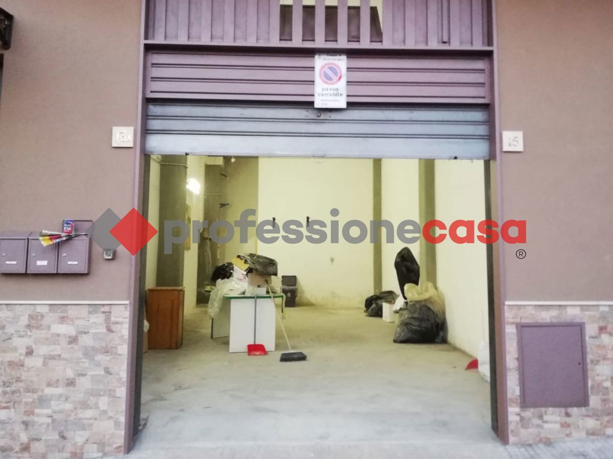 Foto 15 di 17 - Garage in vendita a Misterbianco
