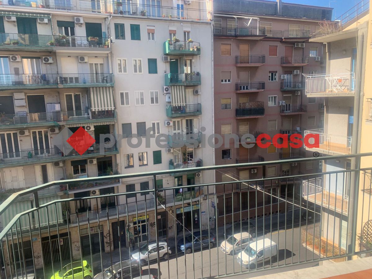 Foto 12 di 15 - Ufficio in affitto a Catania
