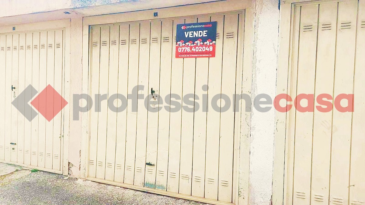 Foto 1 di 5 - Garage in vendita a Aquino