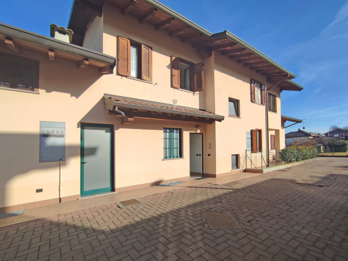 Foto 1 di 19 - Appartamento in vendita a Borgo Ticino
