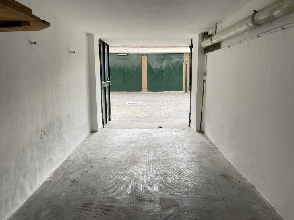 Foto 3 di 9 - Garage in vendita a Cesano Boscone