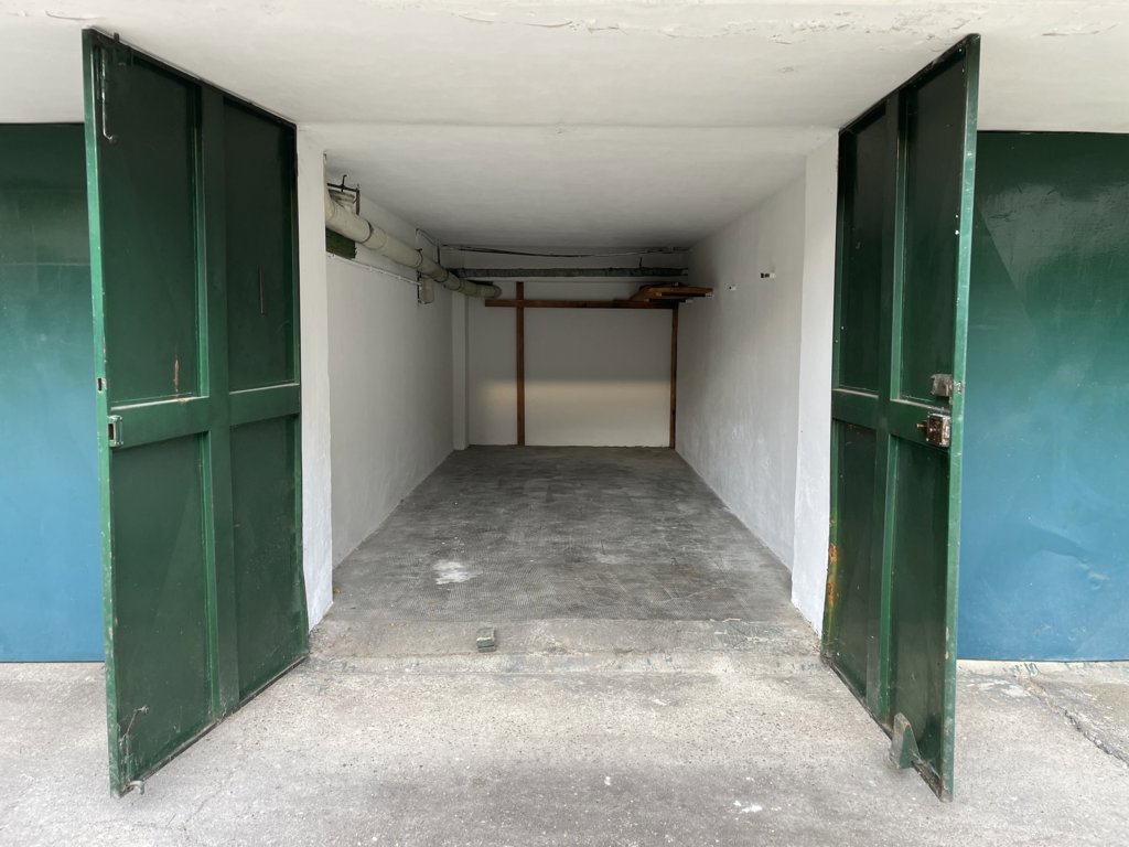 Foto 1 di 9 - Garage in vendita a Cesano Boscone