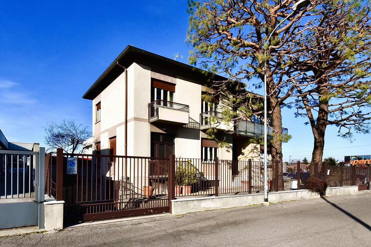 Foto 1 di 28 - Villa a schiera in vendita a Lentate sul Seveso