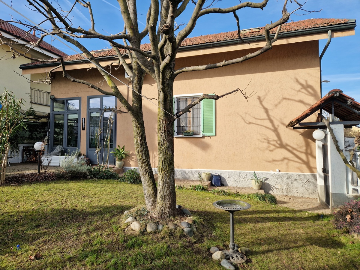 Foto 1 di 36 - Villa in vendita a Trofarello
